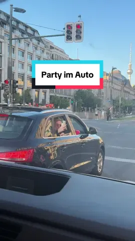 Berlin singt Teil 3! Das war zu wild! #party #autosession #carsession #gianna #wackelkontakt #berlin #pietrobasile #fy #fyp #gutelaune #berlinsingt 