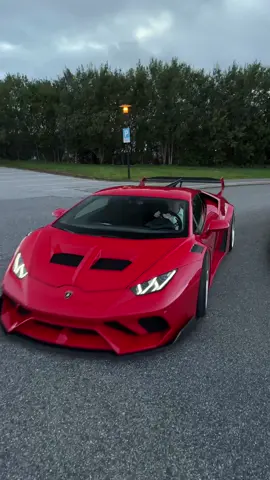 Just sliding through. #v10 #huracan #lamborghini #audi 