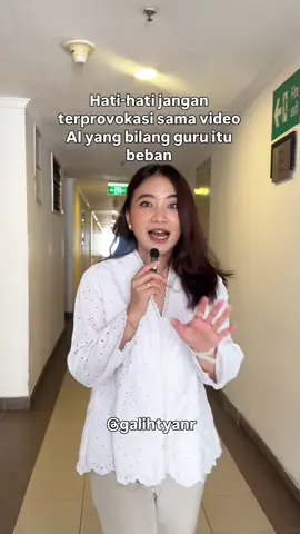 Masih banyak yang menganggap profesi guru dan jurusan pendidikan keguruan itu gak sekeren jurusan dan profesi lain, mungkin sebenernya bukan cuma karena kesejahteraannya aja, tapi cara masyarakat memandang dan menempatkan kita di mata mereka.  Bisa jadi juga karena kualitas dan kompetensi profesi guru yang menurutku perlu lebih banyak disorot, makanya aku yakin justru harusnya profesi guru itu diisi oleh banyak orang kreatif, punya kemampuan komunikasi yang efektif, dan tentu kritis. Itu yang jadi alasan kenapa aku mencari pengalaman mengajar berbeda saat itu (sebagai pengajar STEAM di sekolah2 inter) sebelum melamar beasiswa LPDP S2 ke UCL dengan jurusan yang juga bukan menyoal pengajaran atau pedagogi, tapi lebih luas lagi.  Yah, realitanya seringkali gak seindah harapan. Bisa jadi karena dipatahkan duluan oleh keadaan yang makin membuat pekerjaan guru justru lebih banyak bebannya, karena perilaku-perilaku ketidakadilan yang bermunculan ini tentu bukan menjadi apa yang kita harap bisa ditiru dan diteladani oleh anak-anak didik kita.
