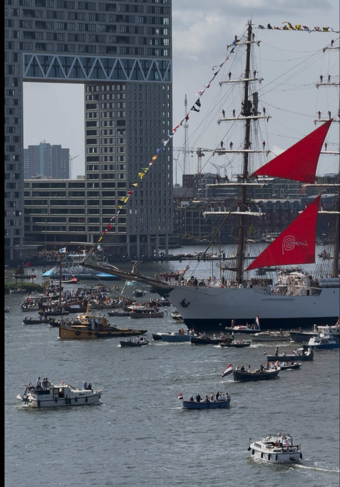 Imagine being scared of heights on a ship like this 💀 #SAIL #sail2025 #romanempire #bapunion #amsterdam 