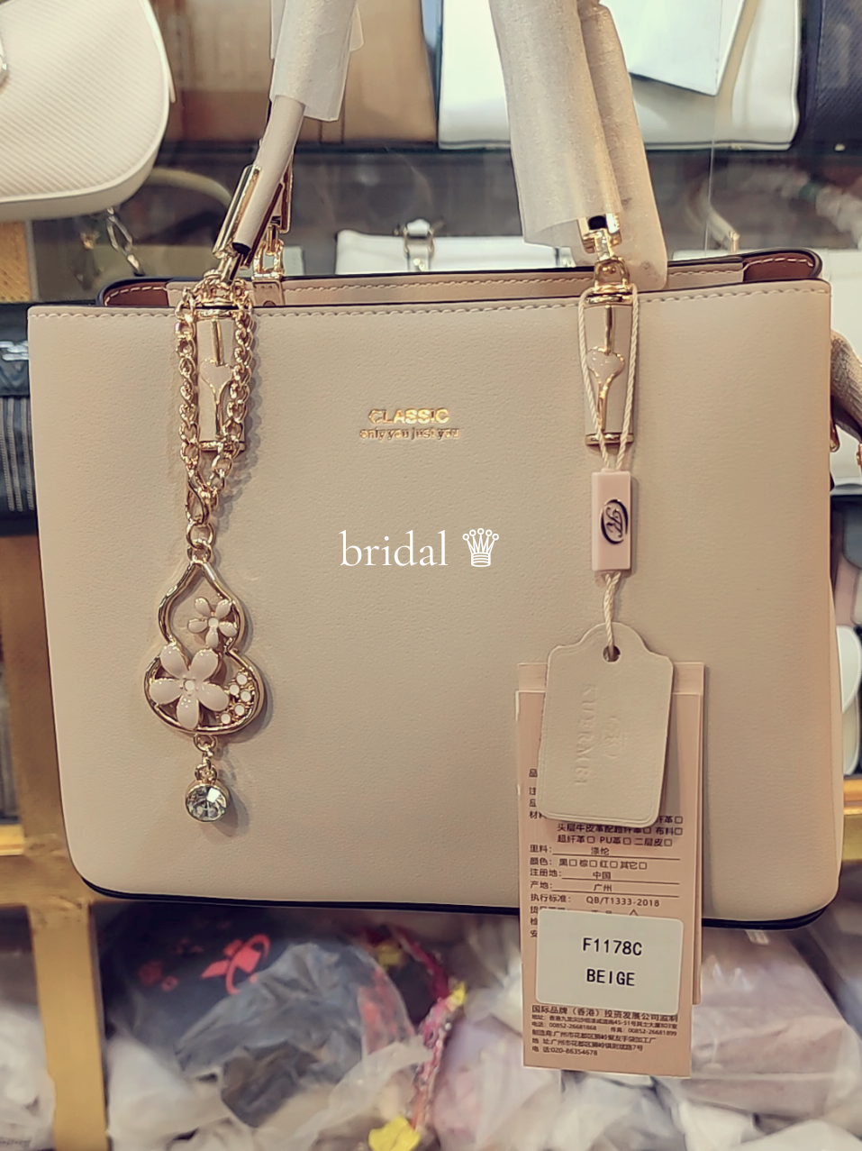 ✨ “Simple, classy & elegant – perfect for every occasion 💕👜” ✨ #BridalQueen #NewCollection #TrendyBag #ClassyStyle #FashionVibes 