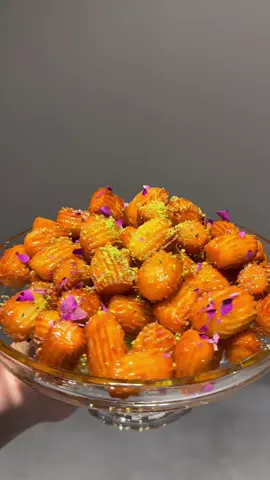 بلح الشام 🇸🇦🍯 فووولو •	225 مل حليب  	•	60 جرام زبدة 	•	30 جرام سكر 	•	165 جرام دقيق  	•	3 بيضات  	•	فانيلا