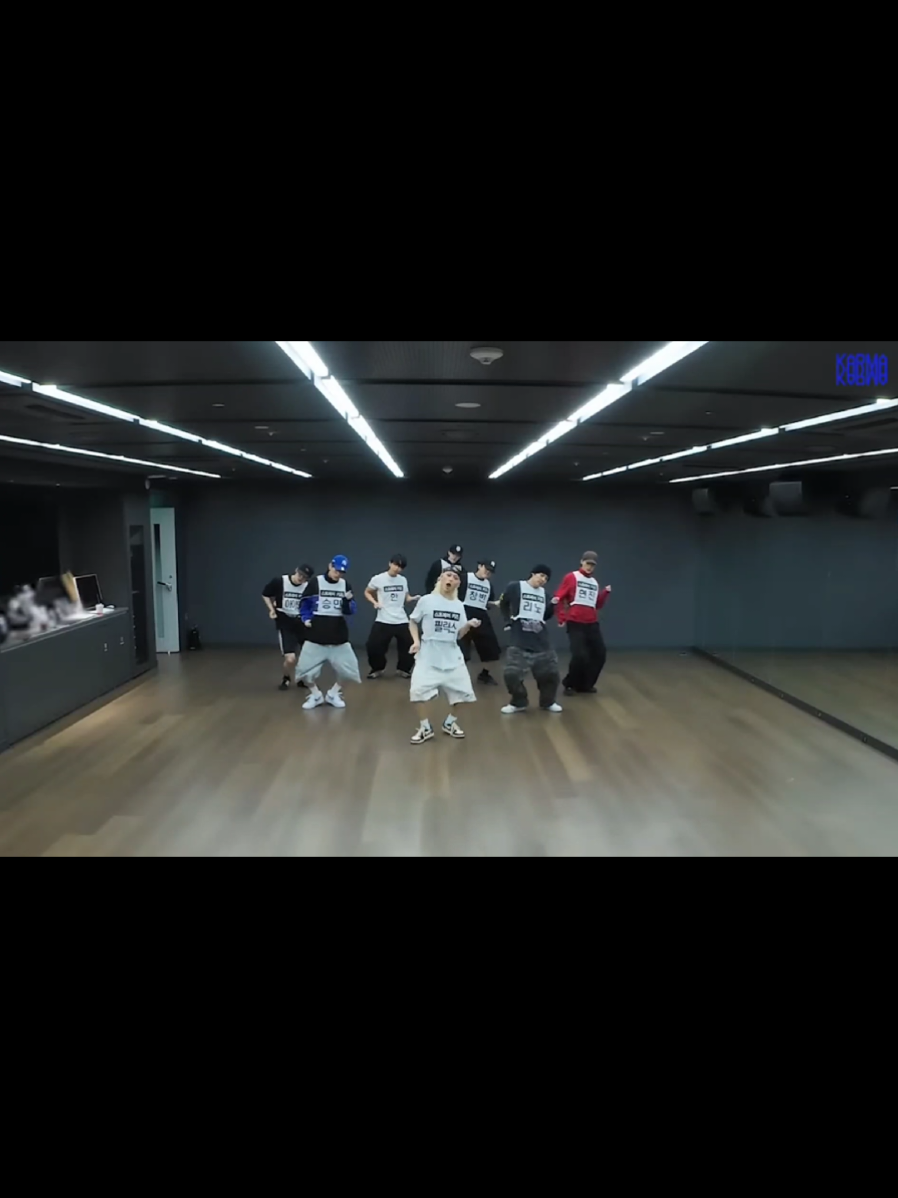 this is gonna be one BIG comeback!! 👀 #straykids #skzcomeback #straykidsworlddomination  #ceremony #karma 