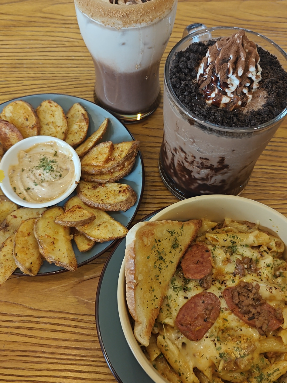 Field to Cup Cafe 📍 Vilela's Farm Pangao, Ibaan, Batangas Nice ambiance, great food, and friendly staff. Numerous drink options available, perfect for coffee lovers and mga gusto lang tumambay at mag-merienda. #fyp #Batangas #FieldtoCupCafe #Foodie #cafe 