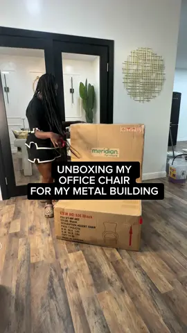 Come with me while we unbox my office chair for my metal building!  #metalbuilding #officechair #unboxing #metalbuildings 