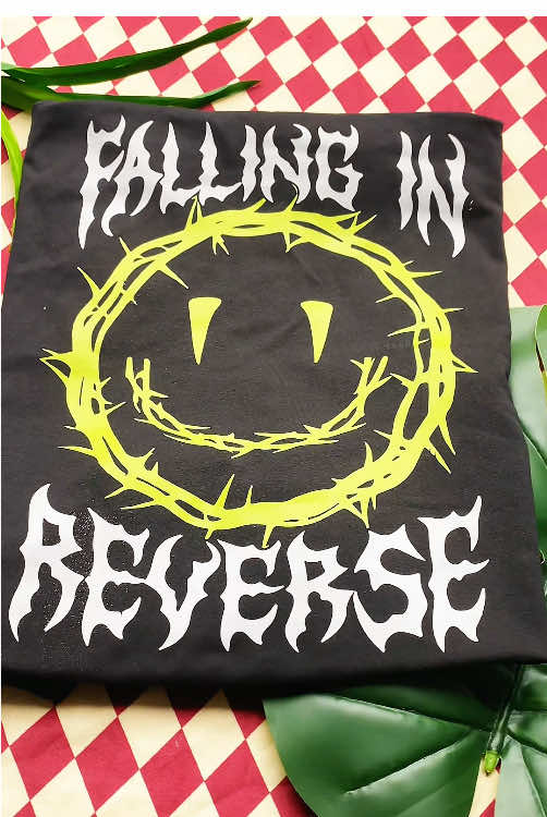 Choose its if you are a Falling In Reverse Big Fans 🤟🏻🔥 #fallinginreverse #ronnieradke #godisaweapon #tourshirt #fyp 