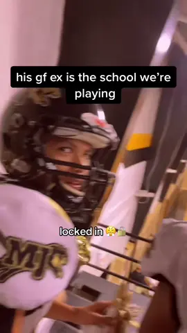Lil bro looking for get back 😂👀  (via seangdavid) #football #funny #viral #ex #highschool 
