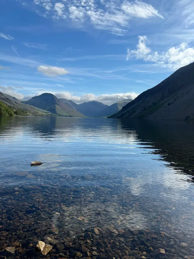 Moments of peace among the peaks and waters of the Lake District — nature at its most breathtaking.#lake #westwaters #lakedistrict #mountins🏔 #wildcamping 