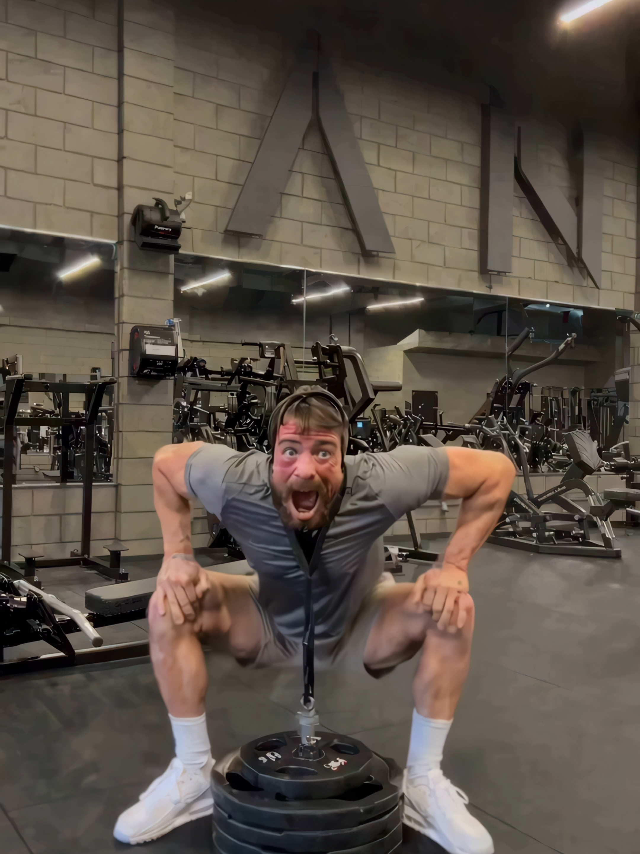 Este ENTRENAMIENTO en el GIMNASIO te dejará sin palabras 🤯💪 Podría ser el video de fitness, gym y entrenamiento más surrealista que veas hoy. 👉 Suscríbete para más videos hiperrealistas creados con IA. ⚠️ Simulación con IA. Esto NO es real. . . This GYM workout method will leave you speechless 🤯💪 This might be the most surreal fitness, gym, and workout video you’ll see today.   👉 Subscribe for more hyperrealistic AI-created videos.   ⚠️ AI Simulation. This is NOT real. #aivideo #gym #fitness #surreal #sport