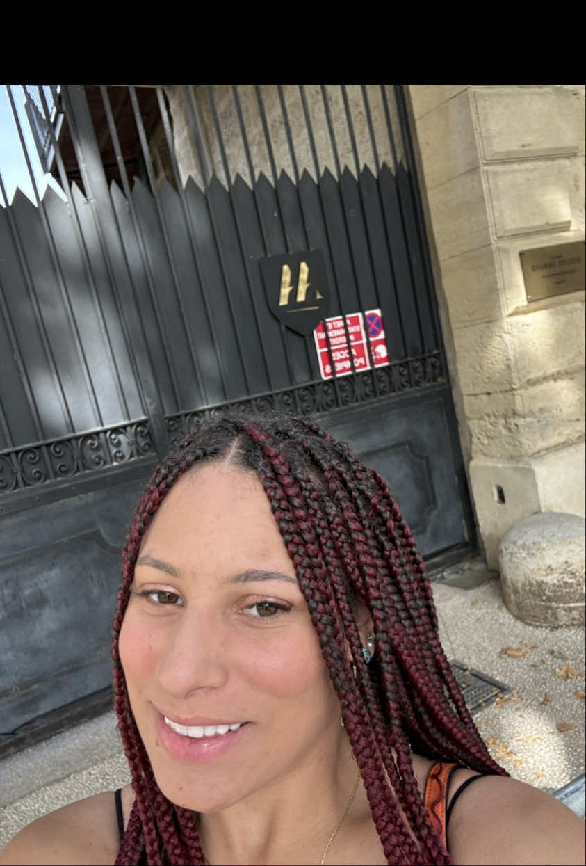 Visite des lieux de tournage d’Ici Tout Commence 🎬 Entre anecdotes, rencontres et petites surprises… j’vous dis tout 👀 Et toi, t’as déjà croisé un acteur de la série ? 👇 #itc 