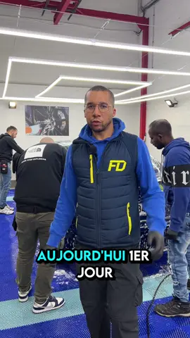 Premier jour de formation 💥 Avant de poser le covering, le nettoyage est CRUCIAL. 🧽 Bas de caisse = zone à risque 🖌️ Utilise un pinceau pour accéder partout 💡 Un covering mal préparé = un covering qui se décolle 👇 Forme-toi comme nos stagiaires ici : 🔗 https://formationdetailing.pulse.ly/pbxmonsgor 📩 Deviens un poseur pro, précis et rigoureux. #Formationdetailing #detailingfrance #FDFormationdetailing #coveringauto #preparationcovering #nettoyagecovering #formationcovering #carwraptraining #detailingpro