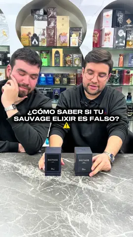 Muchos nos preguntan cómo diferenciar un Sauvage Elixir auténtico de una imitación. Hoy te mostramos algunos tips clave para reconocer si tu perfume es original o falso: desde la calidad del atomizador, el peso del frasco, el grabado en la base, hasta la intensidad y evolución del aroma en piel. Recuerda que un perfume original siempre tiene un acabado impecable y la fragancia evoluciona con naturalidad, mientras que un falso suele tener cambios bruscos o un olor sintético. En Comprar en Chile encuentras perfumes 100% originales, tanto de diseñador como árabes, con envío rápido a todo Chile. #perfumes #comprarenchile #perfumeschile #perfumesoriginales #sauvageelixir
