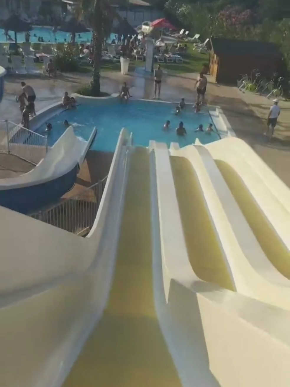 Vídeos e fotos para fingir estar em um parque aquático  #foryou #fyp #fy #foryoupage #piscina 