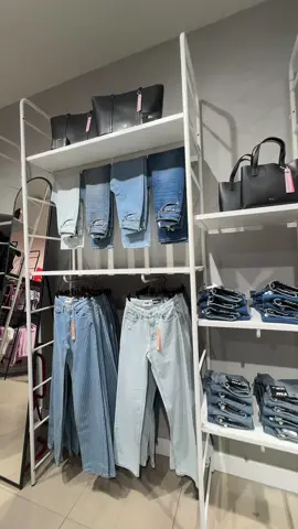 Denim passion❤️‍🔥🤭#jeans #denim #jeanshighwaist #shopper #bordeaux 