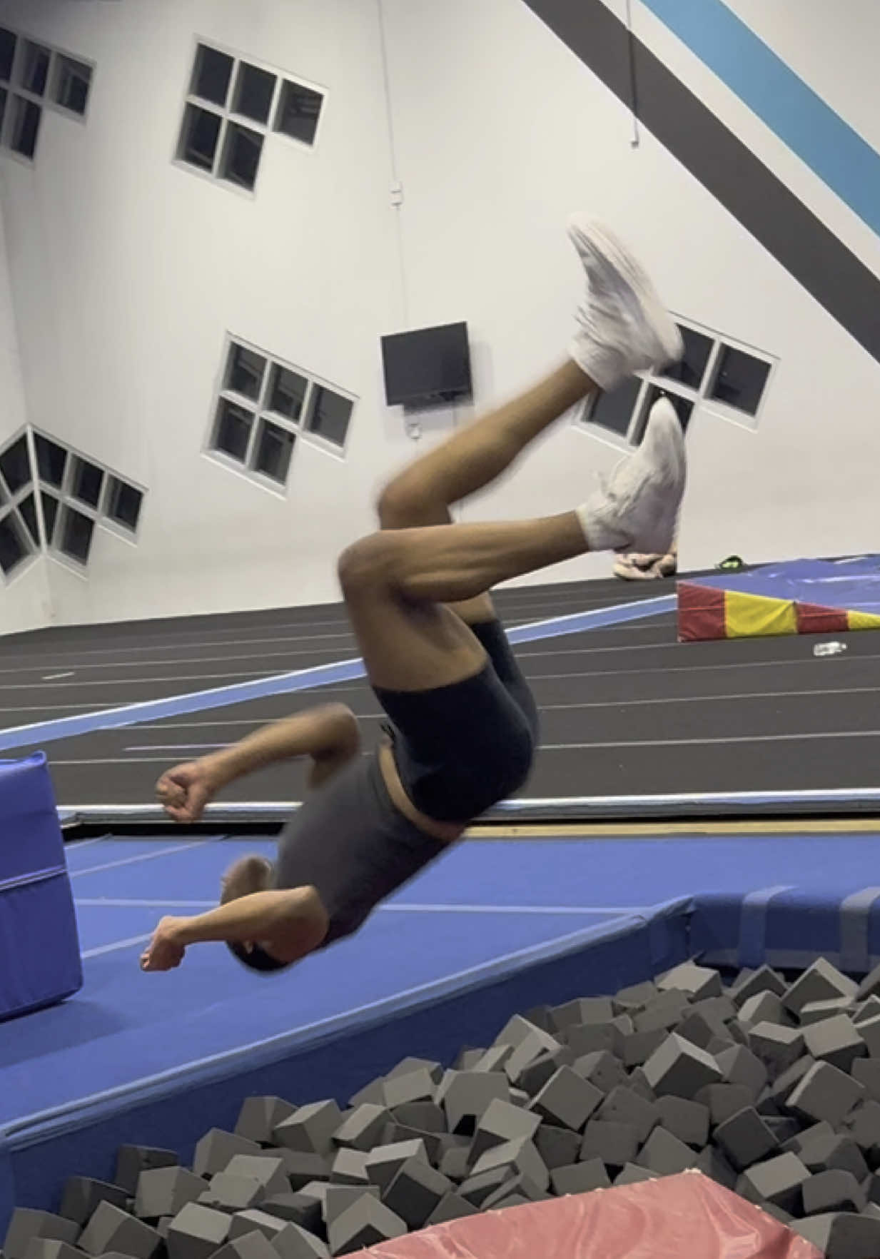 why are standing fulls so scary 😭  #j🧑🏽‍🦰ye #xyzbca #fyp #cheer #tumbling 