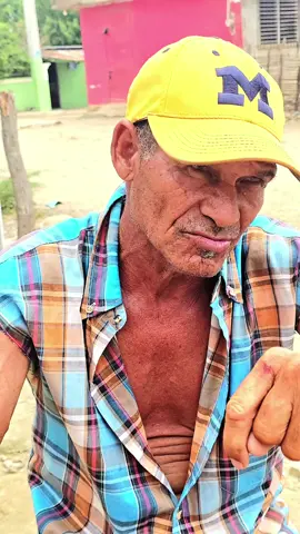 🎶🔥 El guirero más temido de la bachata… ¡Melido Güira! Le decían El Escorpión 🦂 y también La Vieja, por su forma única de darle a la güira 🪘. Pasó por las agrupaciones de Luis Vargas, Raulin Rodríguez y Anthony Santos, dejando su marca en la historia del género. Su estilo y su manera de tocar hicieron que todavía hoy se hable de él en cada tarima. ¿Lo conocías? 👀👇 #MelidoGuira #HistoriaDeLaBachata #LeyendaDeLaBachata #BachataRD #Guirero      