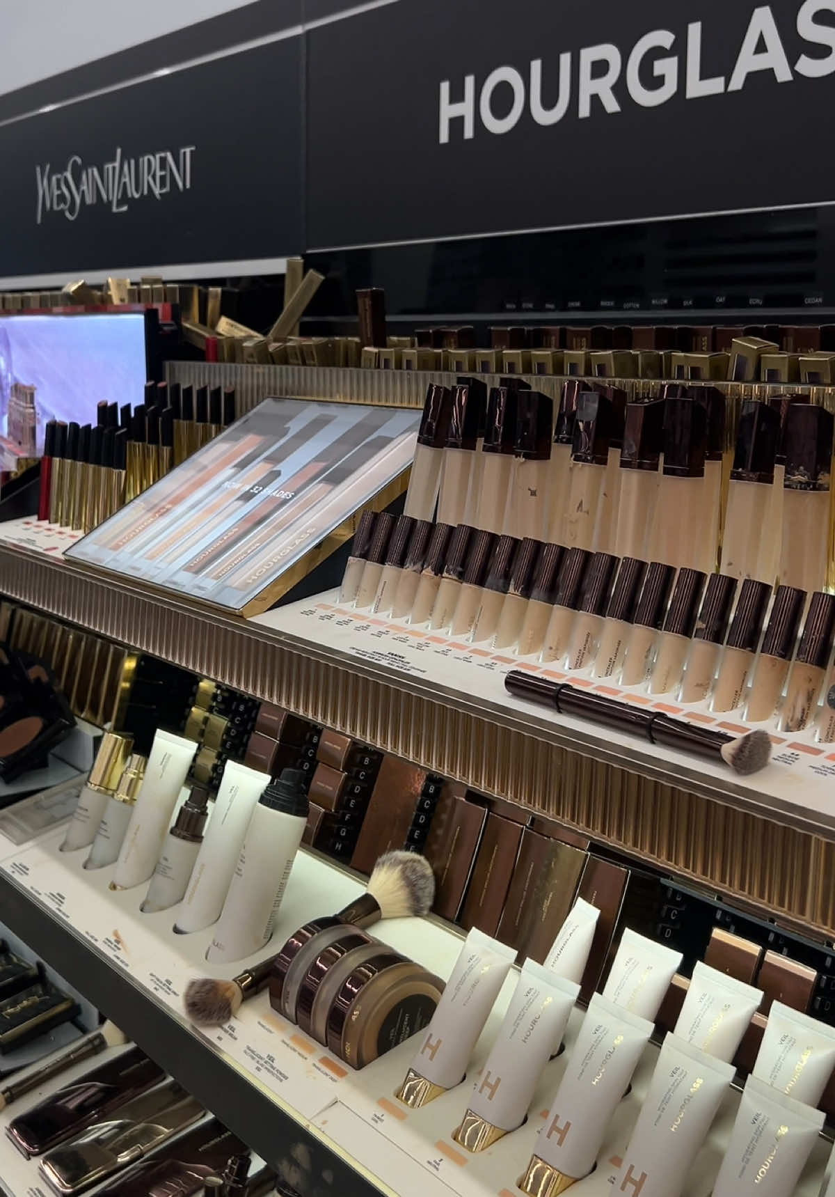 now that i can effortlessly beat my face you can’t pay me to stay out of the makeup stores.  anywaysss notice anything new? 🤭 #fyp #blackgirltiktok #minivlog #spendthedaywithme #shopping 