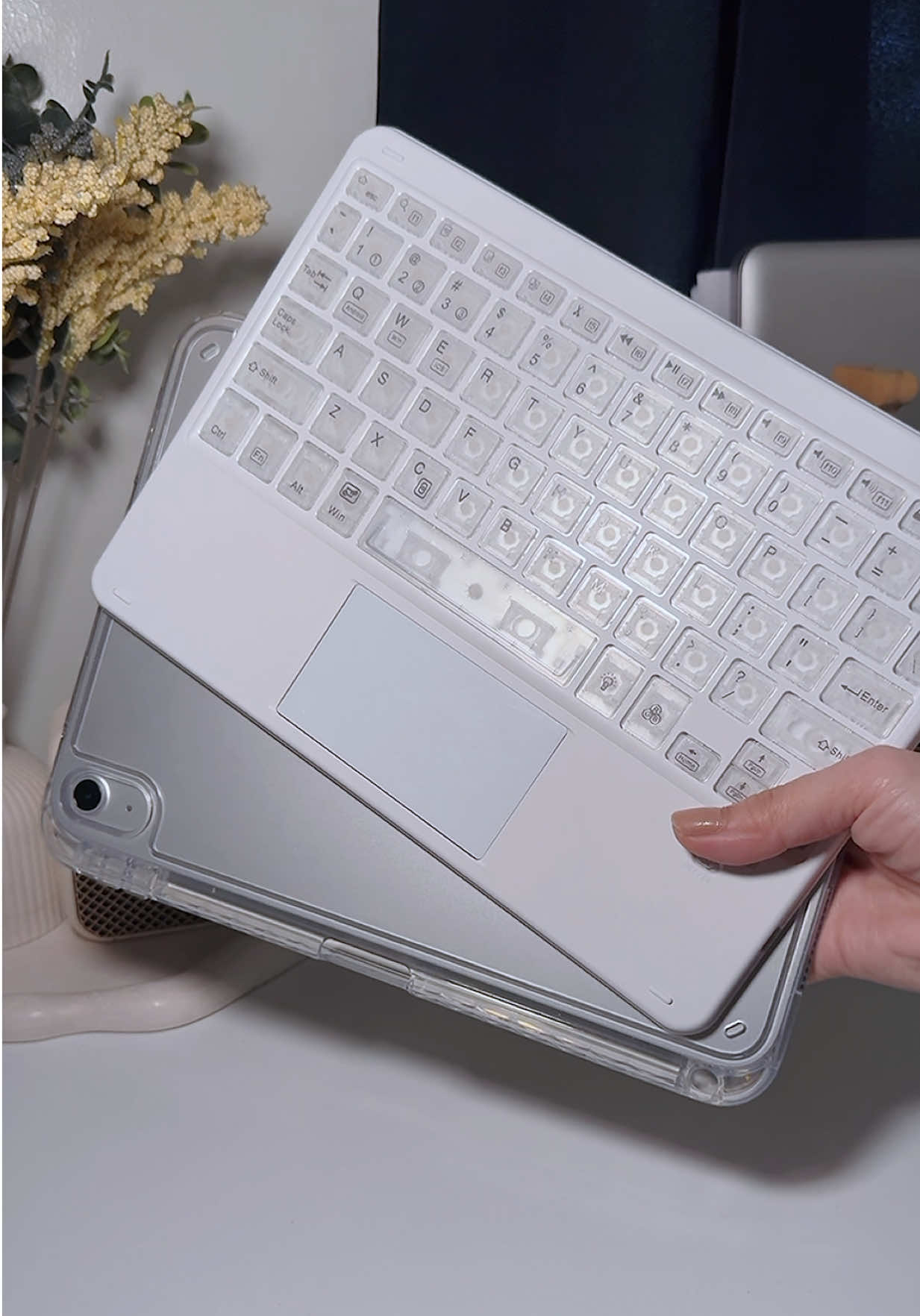 turn your ipad/tablet in to a laptop with this wireless keyboard & mouse set ⌨️🖱️ @goojodoq.ph #goojodoqkeyboard #wirelesskeyboard #portablekeyboard #keyboardandmouse #bluetoothkeyboard 