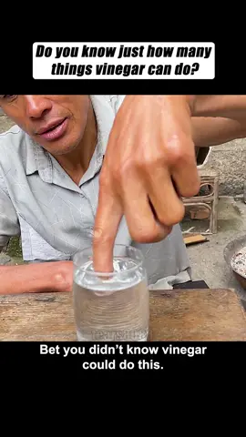 Do you know just how many things vinegar can do?#lifehacks #lifetips #life #foryou #hacks #tips #viral #fyp 