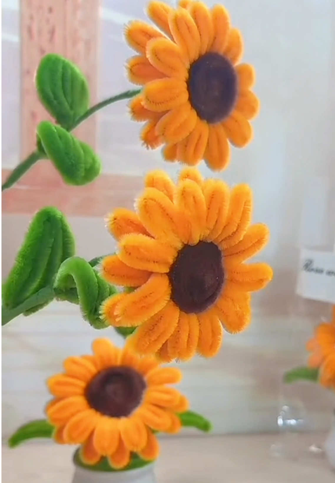 DIY gift pipe cleaner sunflowers #handmade #DIY #gift #DIY flower #diycrafts  