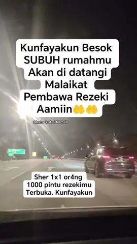 Semoga terwujud ���� . . . . Sejarah #fotografi � dimulai dengan penemuan dua prinsip penting: yang pertama adalah kamera obscura memproyeksikan gambar, yang kedua adalah penemuan bahwa beberapa zat terlihat berubah oleh paparan cahaya. Tidak ada artefak atau deskripsi yang menunjukkan upaya untuk menangkap gambar dengan bahan sensitif cahaya sebelum abad ke-18. Pemandangan dari jendela di Le Gras 1926 atau 1827, diyakini sebagai foto kamera paling awal yang masih ada. [1] Penambahan reoriented asli (kiri) dan berwarna (kanan). Sekitar 1717, Johann Henry Schulze menggunakan bubur sensitif cahaya untuk menangkap gambar huruf cut-out pada botol. Namun, ia tidak mengejar membuat hasil ini permanen. Sekitar tahun 1800, Thomas Wedgwood membuat yang pertama didokumenkan secara andal, meskipun upaya gagal dalam menangkap gambar kamera dalam bentuk permanen. Eksperimennya memang menghasilkan fotogram terperinci, tetapi Wedgwood dan pasangannya Humphry Davy tidak menemukan cara untuk memperbaiki gambar-gambar ini. Pada tahun 1826, Nicéphore Niépce pertama kali berhasil memperbaiki gambar yang ditangkap dengan kamera, tetapi setidaknya diperlukan pencahayaan di kamera selama delapan jam atau bahkan beberapa hari dan hasil paling awal sangat kasar. Rekan Niépce Louis Daguerre melanjutkan untuk mengembangkan proses daguerretipe, yang pertama diumumkan secara publik dan proses fotografi yang layak secara komersial. daguerretipe hanya membutuhkan beberapa menit pencahayaan di kamera, dan menghasilkan hasil yang jelas dan terperinci. Pada tanggal 2 Agustus 1839 Daguerre mendemonstrasikan rincian proses ke Kamar Teman di Paris. Pada tanggal 19 Agustus rincian teknis dipublikasikan dalam pertemuan Akademi Ilmu Pengetahuan dan Akademi Seni Rupa di Istana Lembaga. (Untuk memberikan hak penemuan kepada publik, Daguerre dan Niépce diberikan anuitas yang murah hati seumur hidup. ) [3][4 [5] Ketika proses daguerretipe berbasis logam ditunjukkan secara resmi kepada publik, pendekatan pesaing caltipe negatif berbasis kertas dan proce cetak garam #IslamicQuotes #IslamicWisdom #QuranicVerses #HadithOfTheDay #IslamicReminders #IslamicKnowledge #PeaceBeUponHim #AllahAkbar #SubhanAllah #MashAllah #IslamicInspiration #Dua #ProphetMuhammad #FaithInAllah #IslamicLife