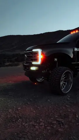 #bluecollar #fypシ゚viral #fyp #viral #colorado #350 #f250 #ford #26x16 #28x16 #liftedtrucks #superduty #diesel 
