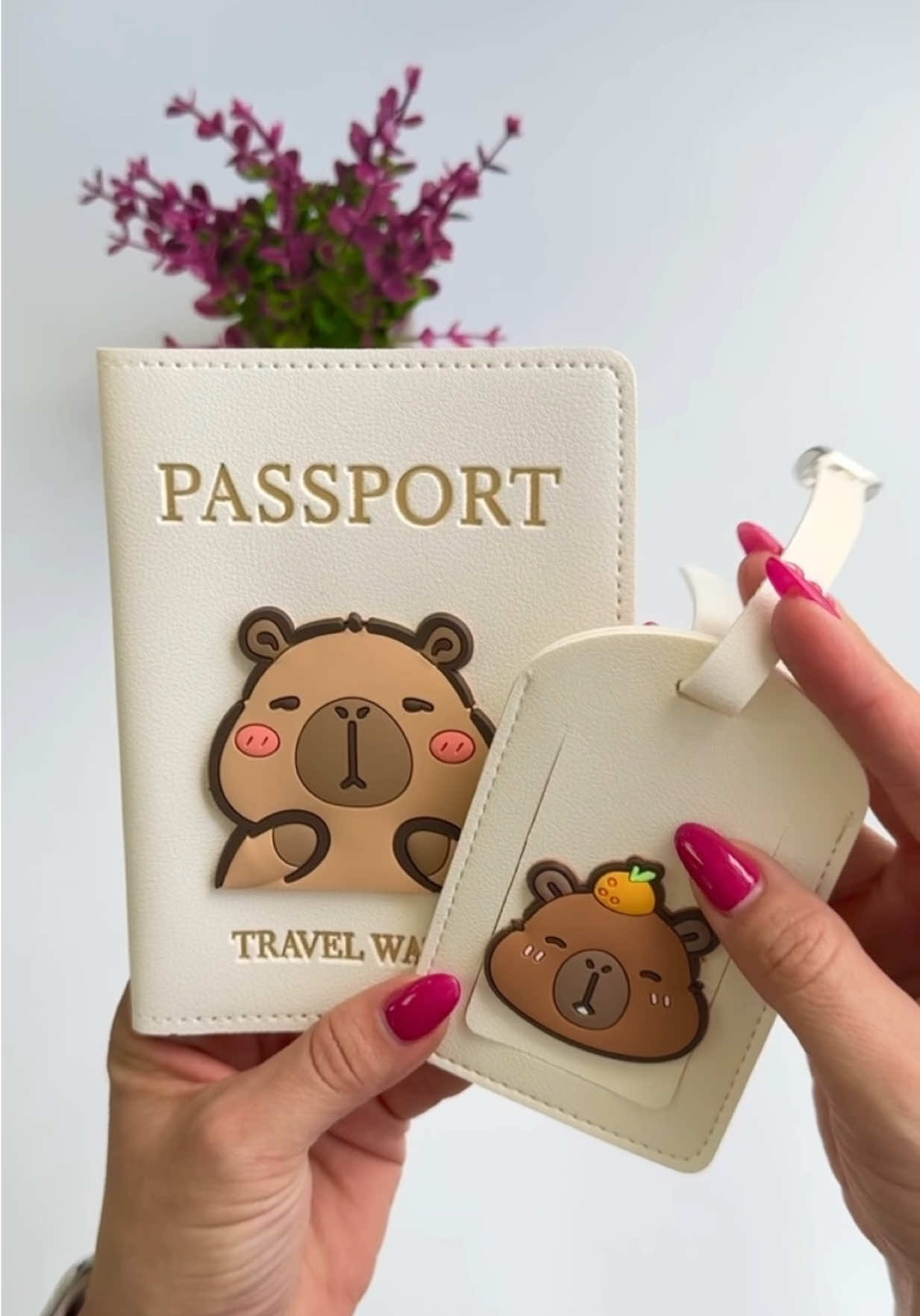 Nuevos porta pasaportes Capibara 🤎✨🤎✨🤎✨🤎✨🤎 Precio: 10$, 12$ y 15$ 🤎🤎🤎