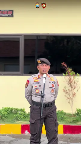 Rabu, 20 Agustus 2025, Ditsamapta Polda Jawa Timur melaksanakan apel satker rutin yang dipimpin oleh AKBP Sutarno, S.Sos. Dalam arahannya, beliau menekankan pentingnya keselamatan personel dan kelancaran tugas saat melaksanakan pengamanan unjuk rasa, Dilanjutkan oleh AKBP Teguh Santoso , S.E dengan mengingatkan kembali agar seluruh anggota senantiasa mematuhi aturan-aturan yang telah ditetapkan. Kegiatan apel berjalan dengan tertib sebagai wujud disiplin dan kesiapsiagaan personel dalam mendukung terciptanya situasi kamtibmas yang aman dan kondusif. @divisihumaspolri @humaspoldajatim @samaptapoldajatim @divpropampolri @polripresisi @polisi_indonesia @ssdm_polri @kompolnas_ri @suarasurabaya @posko.presisi @surabayakabarmetro @surabayaterkini @aslisurabaya @polisiindonesia.tv @spripimpoldajatim #salampresisi#polisiindonesia#poldajatim#surabayaterkini#polripresisi