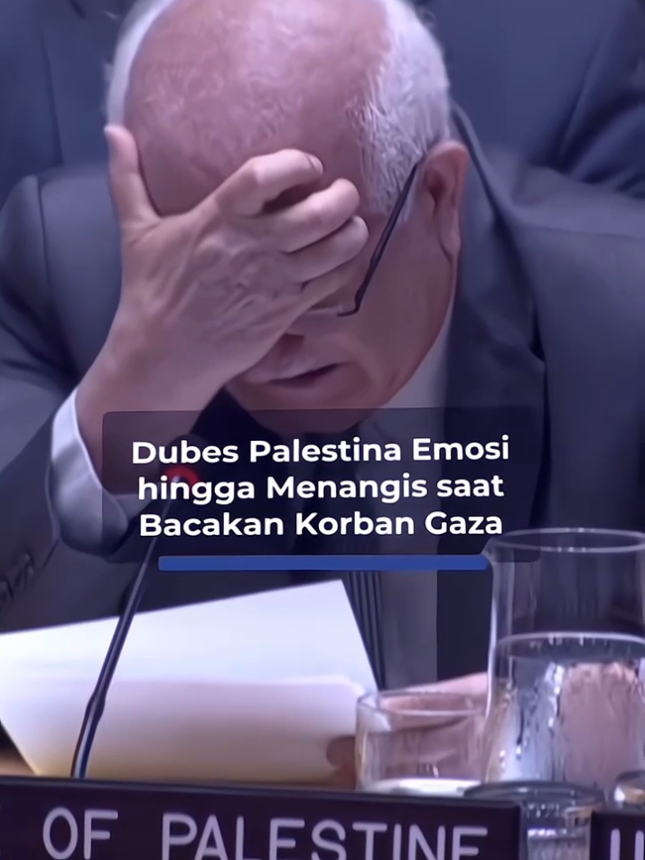 Duta Besar (Dubes) Palestina untuk Perserikatan Bangsa-Bangsa Riyad Mansour menyampaikan data anak-anak yang tewas dan menjadi korban luka atas serangan genosida Israel di Gaza. Pernyataan ini turut disaksikan dan didengarkan langsung oleh Duta Besar Israel untuk PBB Danny Danon. Dubes Palestina Riyad Mansour memaparkan lebih dari 1.300 anak Palestina telah tewas dan sekitar 4.000 lainnya terluka sejak Israel melanjutkan operasi militernya setelah gencatan senjata pada bulan Maret. Mansour bahkan menyebut, bahkan anak-anak di Gazaatan harus berperang melawan barbarisme yang et, dilakukan Israel. Pembacaan data ini dalam agenda rapat Dewan Keamanan yang digelar pada Rabu, 28 Mei 2025. #freepalestina #gazapalestina🇵🇸 #freepalestine🇵🇸❤️ #dubespalestina #fypシ゚viral 