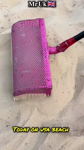 Watch with me till end 😁. #beach #beachvibes #money #fyp #foryou                                  @TikTok @tiktokglobal @TikTok UK @tiktok creators @tiktokshop_ph @TikTokworldwide