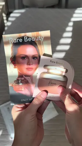 It smells heavenly🥹@Rare Beauty #rarebeauty #rarebeautyperfume #rarebeautybyselena #fyp #perfumetok #sampletok 