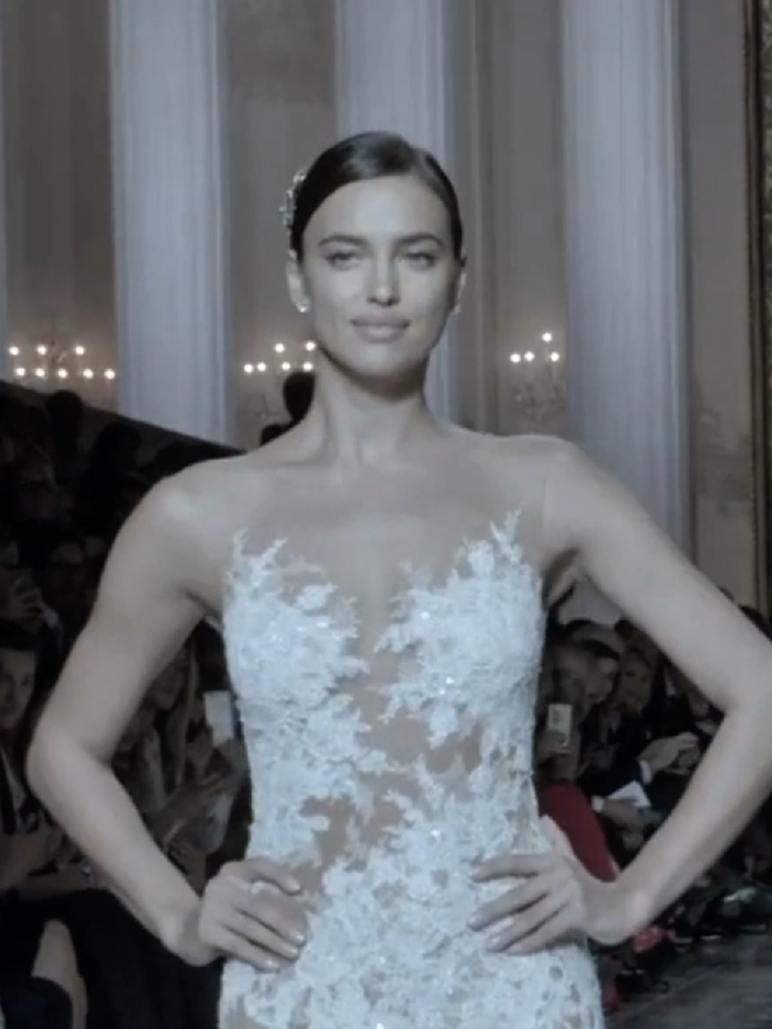 Irina Shayk for Pronovias #irinashayk #catwalk 