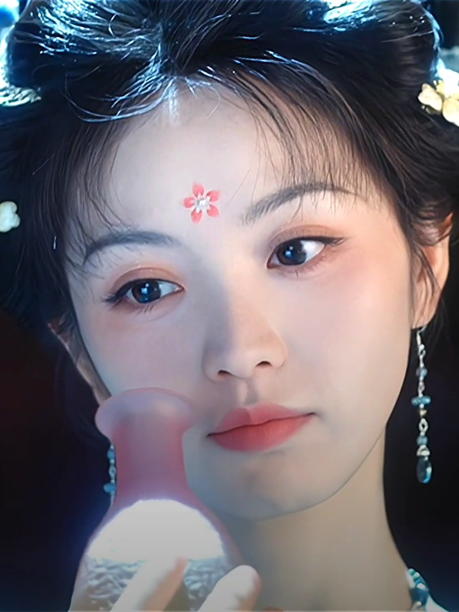 When she finds out her niece falls for the White Tea Demon… what an awesome aunty! 😻👸🍃 #MoonlitReunion #XuKai #TianXiwei #Cdrama #ใต้แสงจันทร์วันหวนคืน 