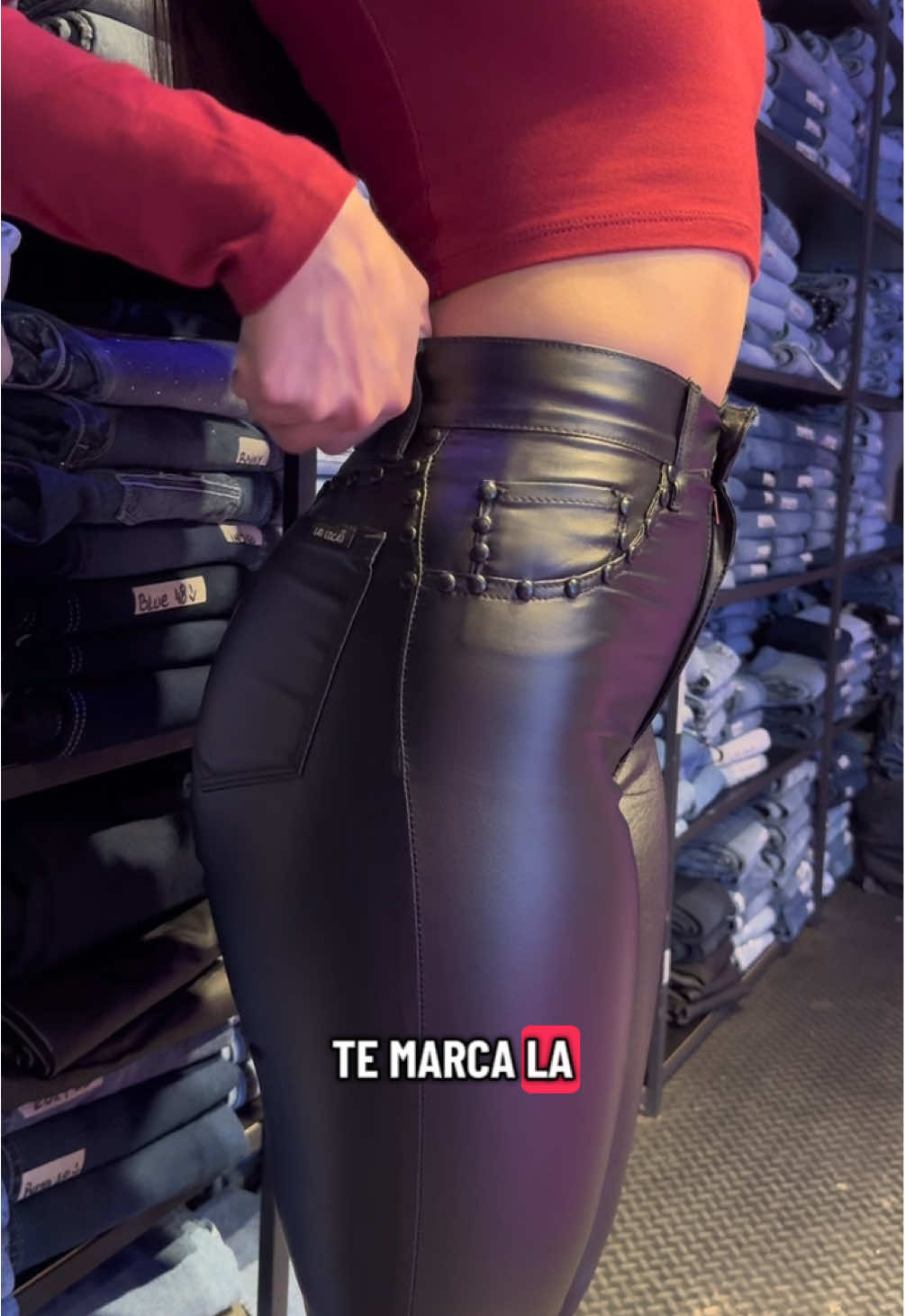 Baja un grado la temperatura y no me saco más el engomado😂🤝 comenta cuál de los 3 es tu fav? #avellanedaflores #haulavellaneda #jeanslaslocas #ropa #jeans 