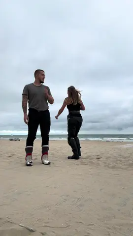Entre 2 balades moto @Z H U G O 😂 Comme vous pouvez le voir il est assez long pour me rattraper …  #fyp #pourtoi #biker #bikergirl 
