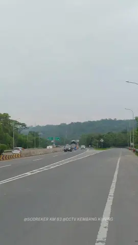 sisa sore tadi🔥 .. @cctv Kembang kuning  #truckmaniaindonesia #xybca 