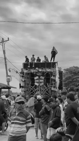 Pesona PEMUDA BRAKAS BERSATU special performace carnival BRAKAS 2025 memperingati hut RI KE 80 #karnavalsoundsystem #soundhoregjawatimur #soundhoreg #fypシ゚viral #CapCut