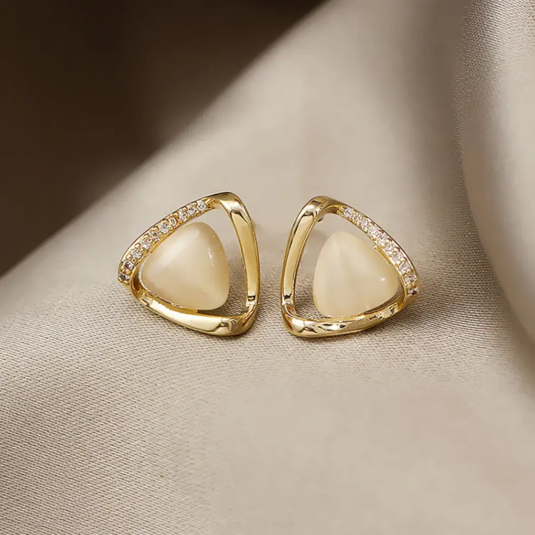 DEXTKART: Cat's Eye Flower Earrings SHOP NOW: https://dextkart.com/products/cats-eye-flower-earrings 9.99 USD