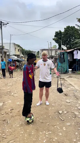 La petite m’a eu hein 🤣⚽️ #cotedivoire #ericfreestylee 