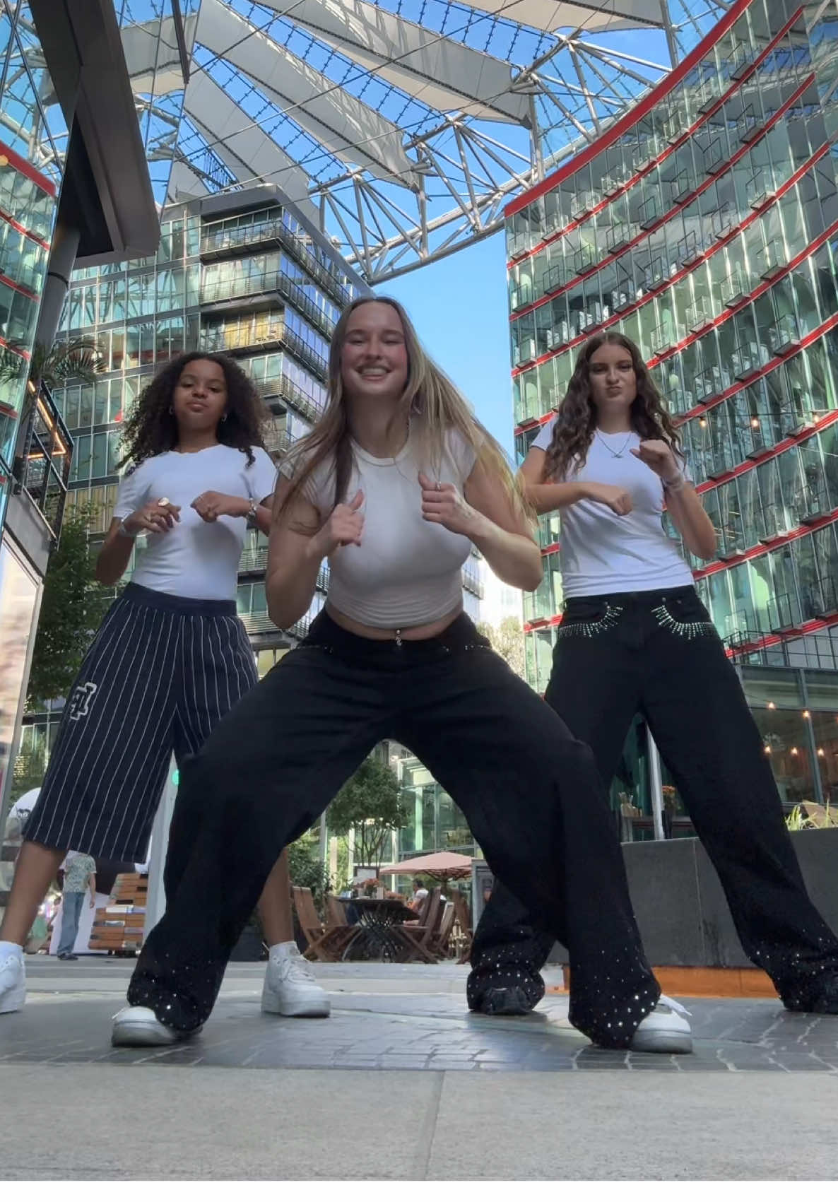 Look at them girliiies @Keisha_KC @𝐒𝐀𝐍𝐄𝐋𝐋𝐀 ⭐️ #dance #morefaith #dance #dancetrend  
