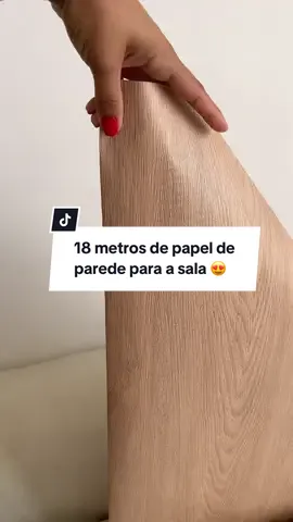 Comprei 18 metros do papel de parede amadeirado 😍😍 ele é perfeito! Já coloquei no quarto e agora vou colocar na sala!  #papeldeparede #decoracao #decoracaodeinteriores #AcheiNaShopee 