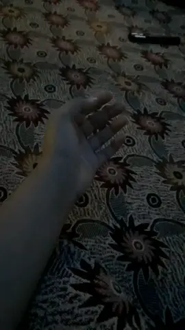 عندما يتحول الالم الي رجفه اليدين اعلم لم يكون حزنا بسيطا 🥀💔