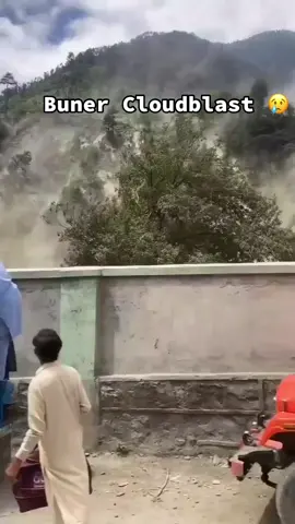 ‎بونیر میں کلاوڈبرسٹ کے بعد لینڈ سلائیڈنگ کی وڈیو آگئی..اللہ اکبر😢 @highlight #KPK #bunerflood #cloudblast #pakistan #karachi       