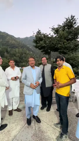 نیلم ویلی میں سیاحت کے فروغ اور مسائل پر ہم اپنا حصہ ڈالتے رہیں گے ۔ تاؤ بٹ  گریس ویلی کی روڈ کی بہتری کے لیے  کیرن کے  مقام پر وزیر  قانون میاں  وحید صاحب ، وفاقی وزیر  معین وٹو ، سنیر وزیر  کرنل وقار نور صاحب اور وزیر    شاہرات و موصلات  اظہر صادق    صاحب کے سامنے   مطالبہ رکھا ۔ نیلم ویلی کی  انتظامیہ  ڈی سی صاحب ، ایس پی صاحب اور ایکسین  صاحب  بھی موقع پر مجود تھے ۔ وزیر شاہرات  اظہر صادق صاحب نے موقع پر  موجود ایکسین صاحب شاہرات  کو  ھدایت دی کہ کل سے تاؤ بٹ روڈ پر کام شروع کیا جائے ۔ امید ہے اب محکمہ شاہرات  وزیر صاحب کے حکم کی بجا آوری فرمائیں گے اور کل سے مشین بھجیں گے 👍 عوام علاقہ گریس ویلی مشین اگر آ جائے تو آپ پاس کھڑے ہو کر روڈ کو بہتر بنوائیں 😍