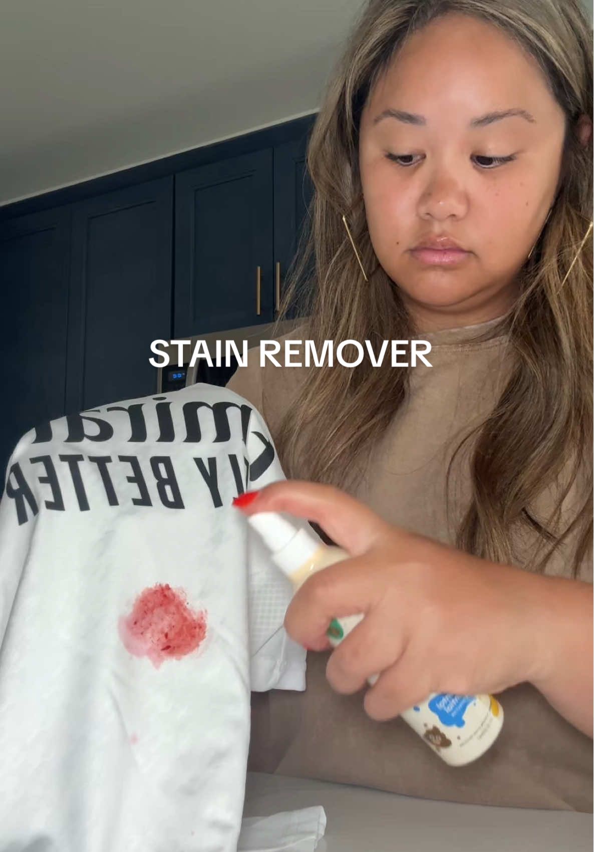 Who invented this?! Bc thank you 😭 #stainremover #stainremoverhack #tiktokshopmusthaves #tiktokshopfinds #MomsofTikTok 
