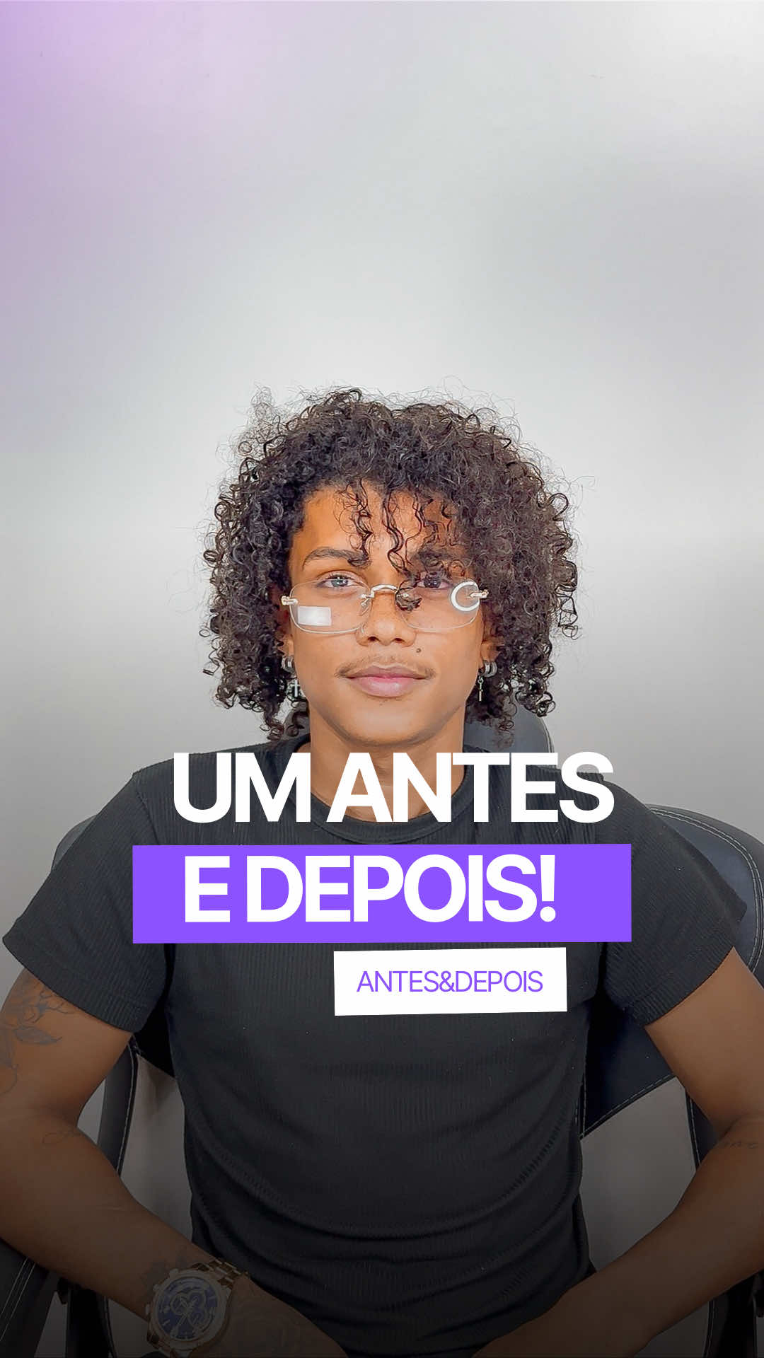 O meu cliente gosta do cabelo desconectado em cima, nada de laterais grudadas no topo. Ele curte deixar o cabelo mais solto, com as laterais bem raspadas. É aí que entra o visagismo de personalidade: entender o estilo de cada pessoa e traduzir isso no corte. Não é só cabelo bonito, é expressão da personalidade! 🔥 E você, já pensou em deixar o seu corte com a sua cara?