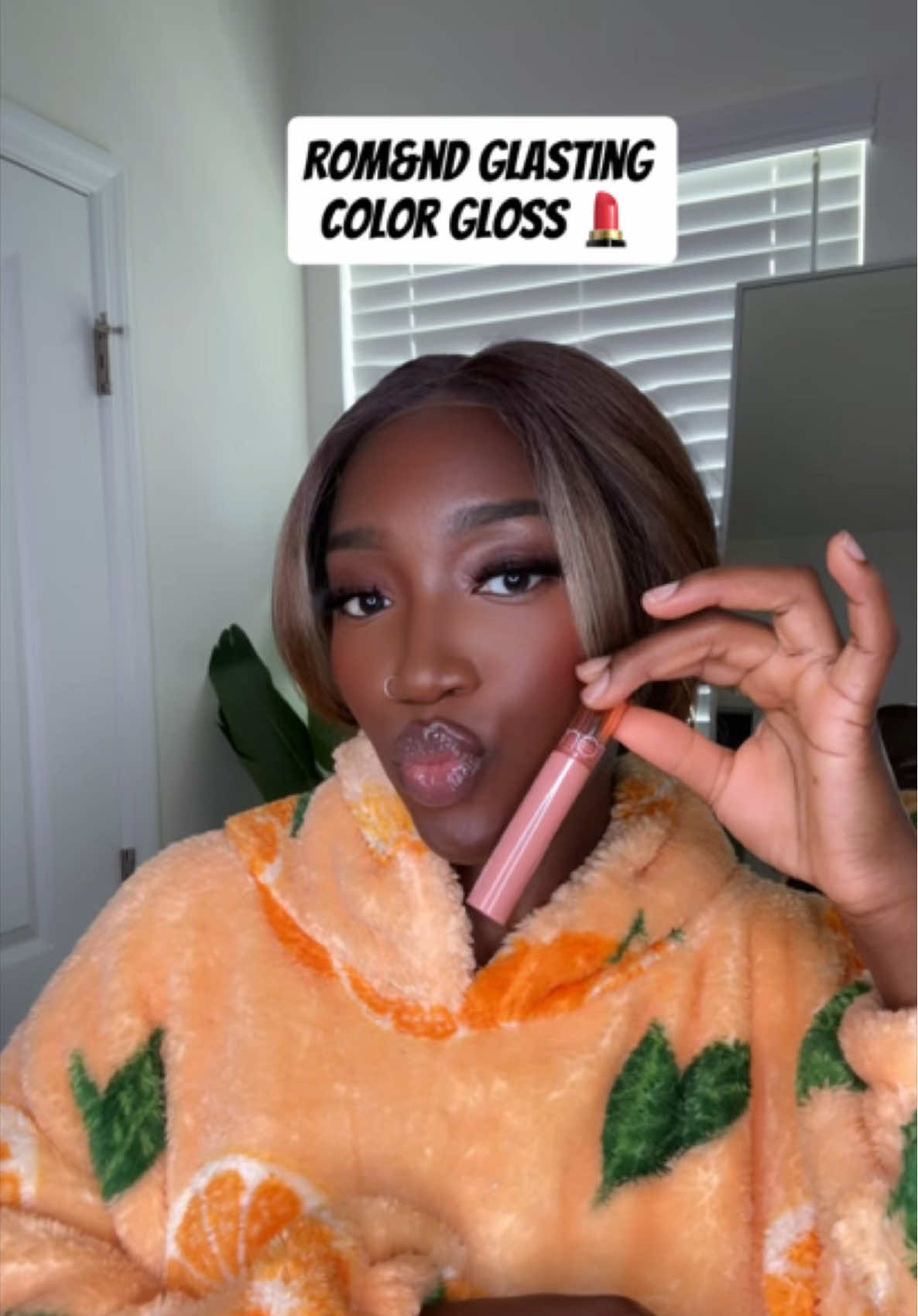 #lipgloss #romndlipgloss #BeautyTok #plumpinglipgloss #ombrelips 