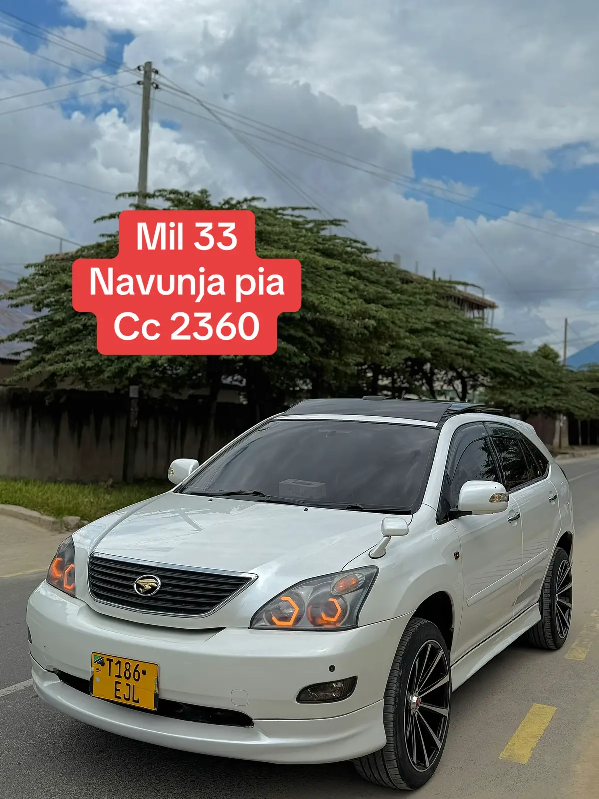 TOYOTA HARRIER YEAR 2008  📞📞0625739148 Bei mil 33 _naunja pia Cc 2360 Sport rims Open roof Winkers Full sound Gari ni nzuri sana