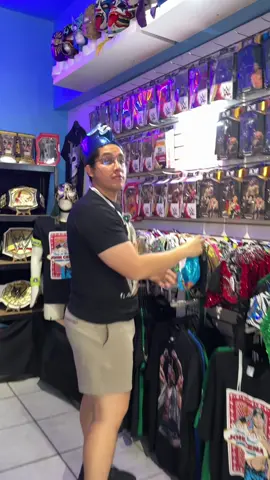 Nuevos títulos con placas intercambiables #WWE #titulos #romanreigns #codyrhodes #triplemania 