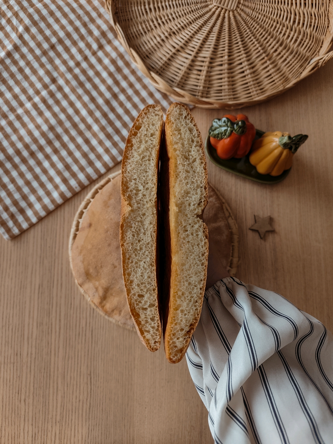 When you want Moroccan bread 🤎🍞🍂 • • • • •  #moroccanbread #khobz #moroccanfood #homemadebread #painfaitmaison 
